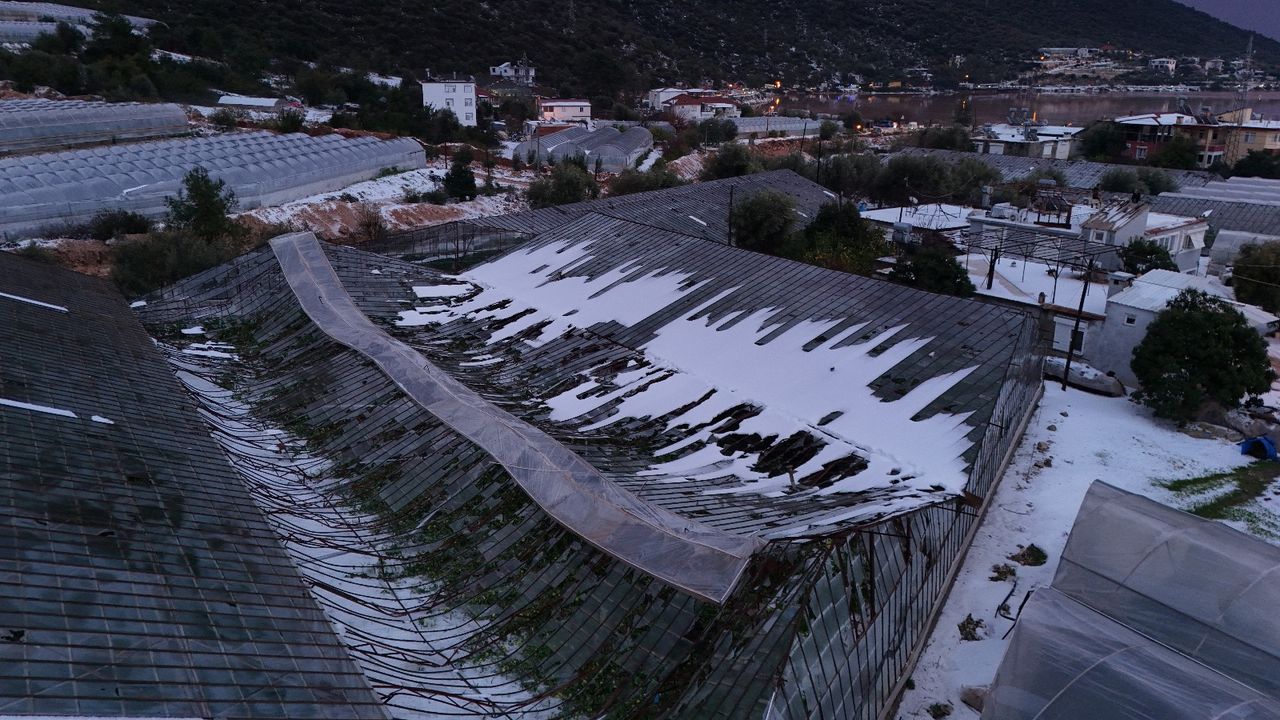 Demre'de Şiddetli Dolu Ve Sel! Seralar Büyük Zarar Gördü 4