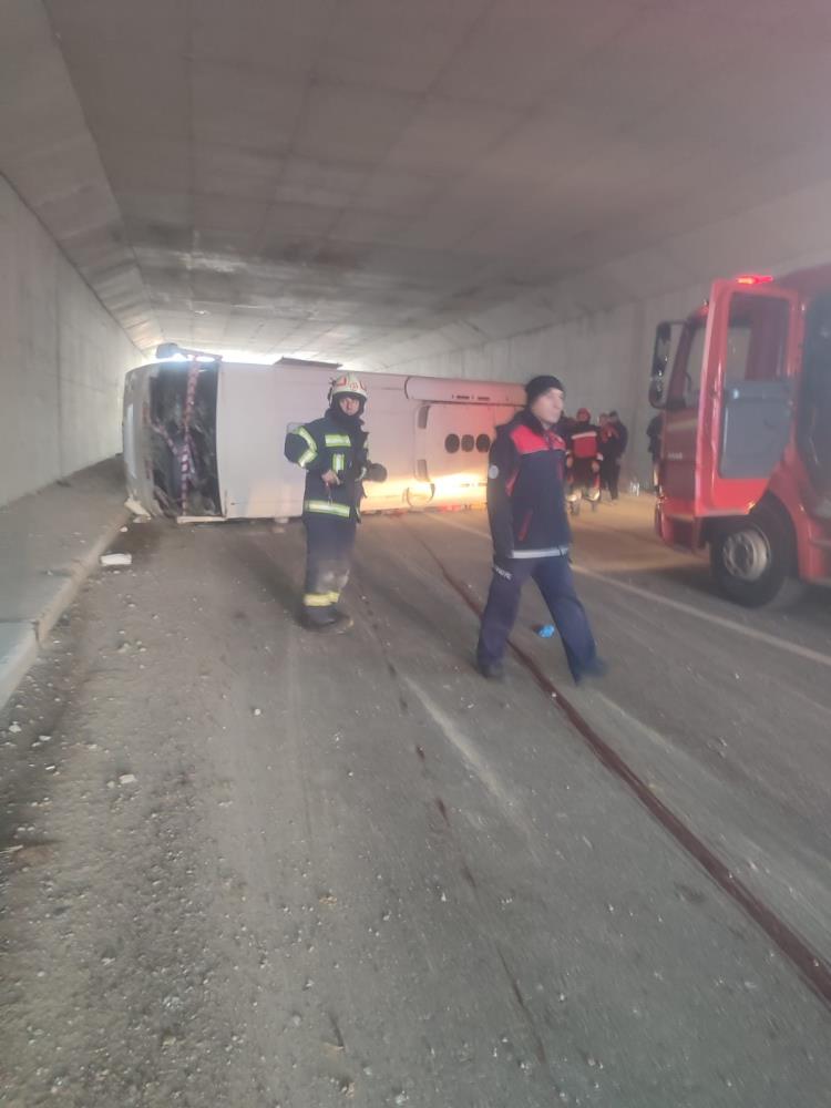 Denizli'de İşçi Taşıyan Midibüs Kaza Yaptı! Öl* ve Yaralılar Var