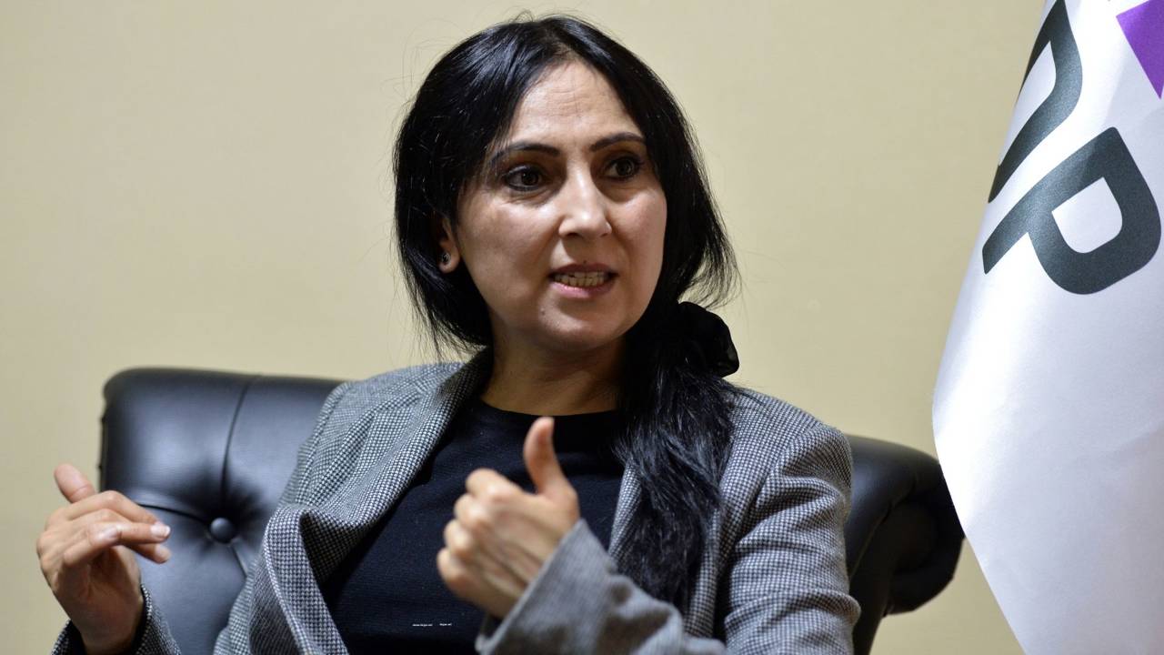 Figen Yüksekdağ'ın Kardeşi Saniye Yüksekdağ Evinde Öl* Bulundu