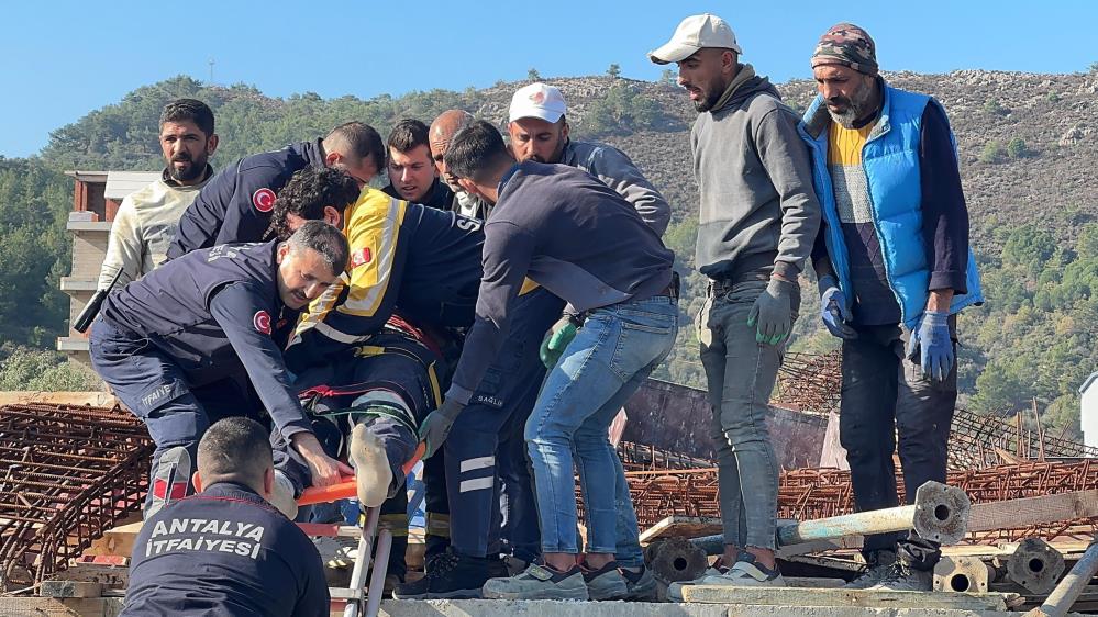 Gazipaşa'da İnşaatta Kalıp Çöktü: 3 İşçi Yaralandı