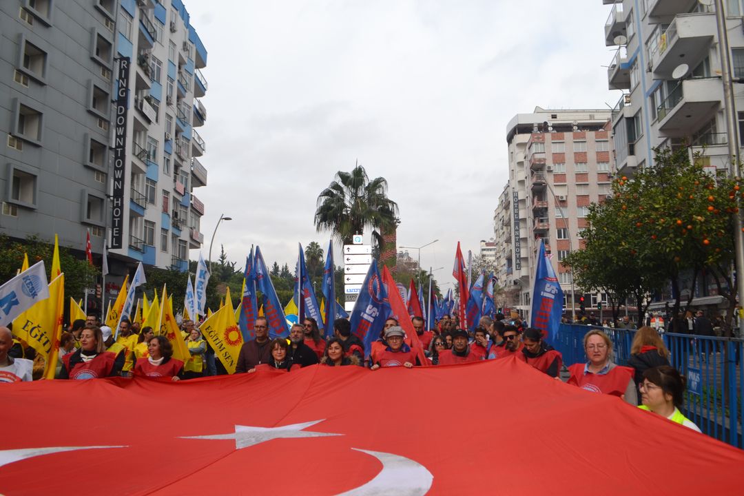 İş Bırakan Memurlar Antalya'dan Akp İktidarına Seslendi Yoksullaşıyoruz 3 Result