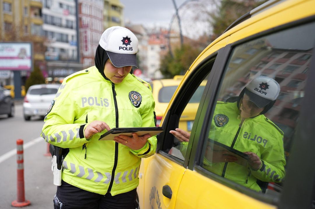 Isparta'da 24 Saatte 2 Binden Fazla Araç Kontrolden Geçti 4