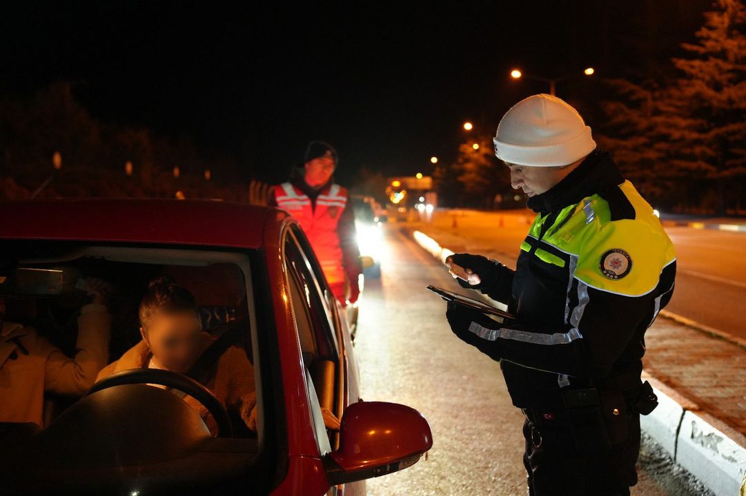 Isparta'da Yılbaşında 2 Binden Fazla Araç Denetlendi 2