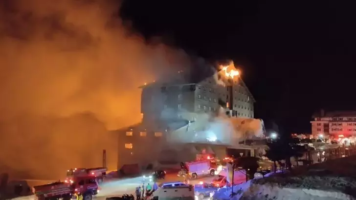 Kartalkaya Kayak Merkezi'ndeki Otel Yangınına Yayın Yasağı Getirildi