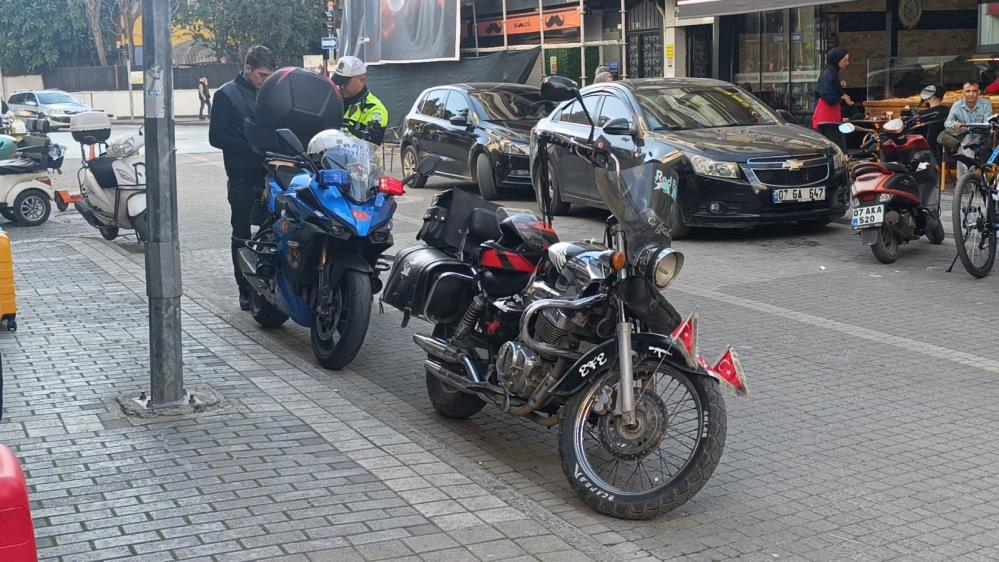 Manavgat'ta Abartılı Egzozlu Motosiklet Trafikten Men Edildi