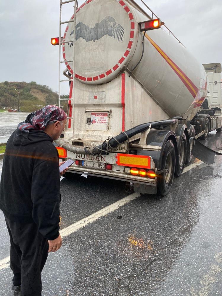 Manavgat'ta Beton Mikseri Trafik Işığında Felakete Yol Açtı