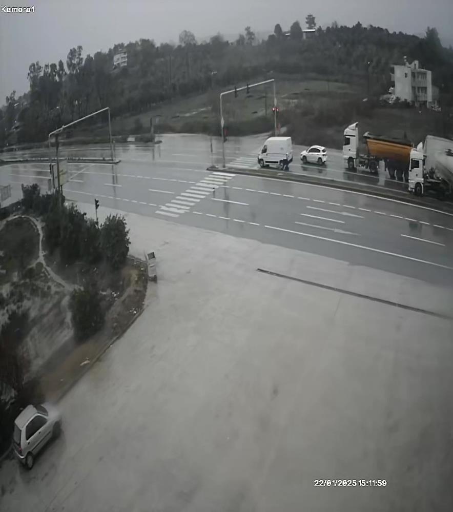 Manavgat'ta Beton Mikseri Trafik Işığında Felakete Yol Açtı