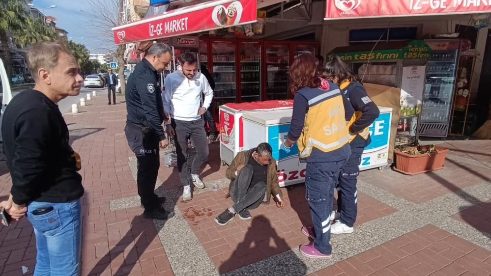 Manavgat'ta Kaldırımda Sızan Şahıs Hastaneye Kaldırıldı