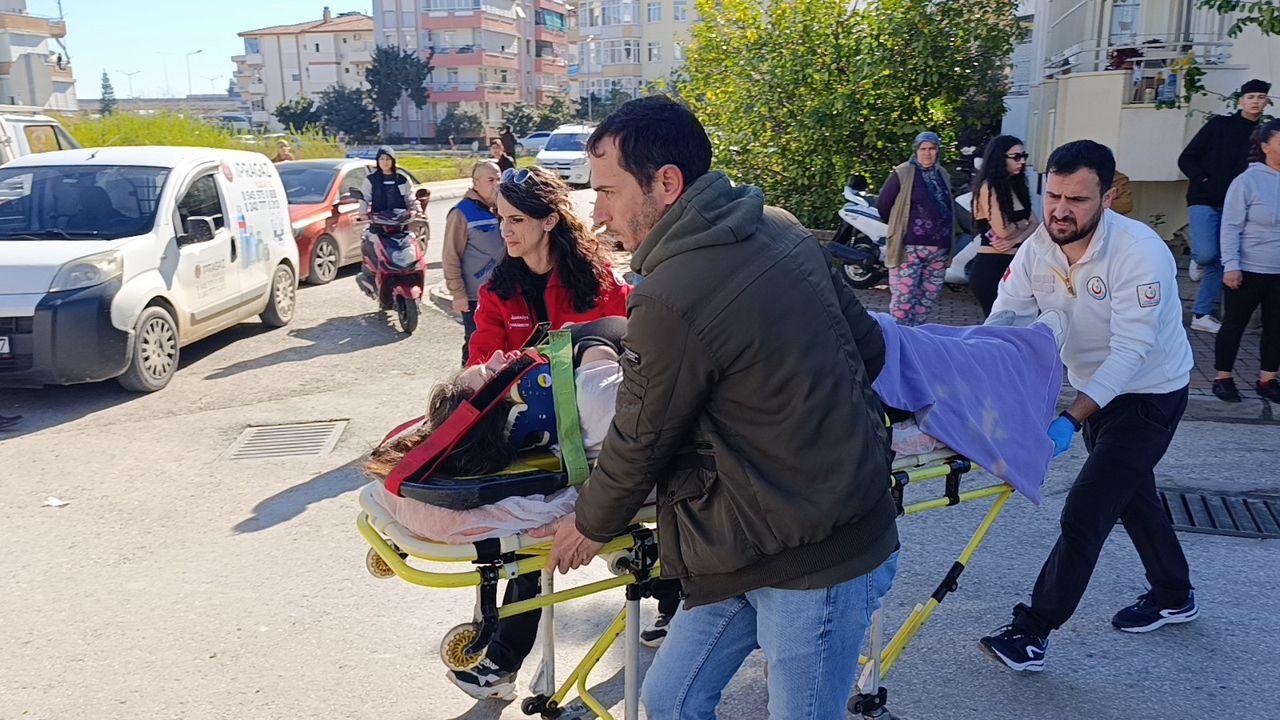 Manavgat'ta Motosikletteki Genç Kızlar Ağır Yaralandı 4