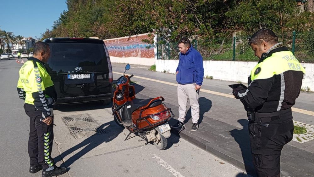 Manavgat'ta Polis Noktasından Kaçan Motosikletlilere Sürpriz