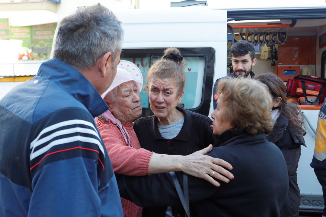 Muratpaşa'da Patlama Sesi Mahalleliyi Sokağa Döktü 3