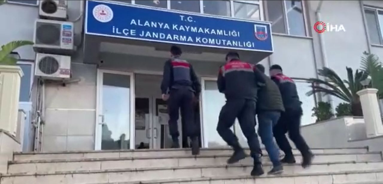 Ruhsatsız Silahlanma Sürüyor: Alanya'da Operasyonda 24 Şüpheli Gözaltına Alındı