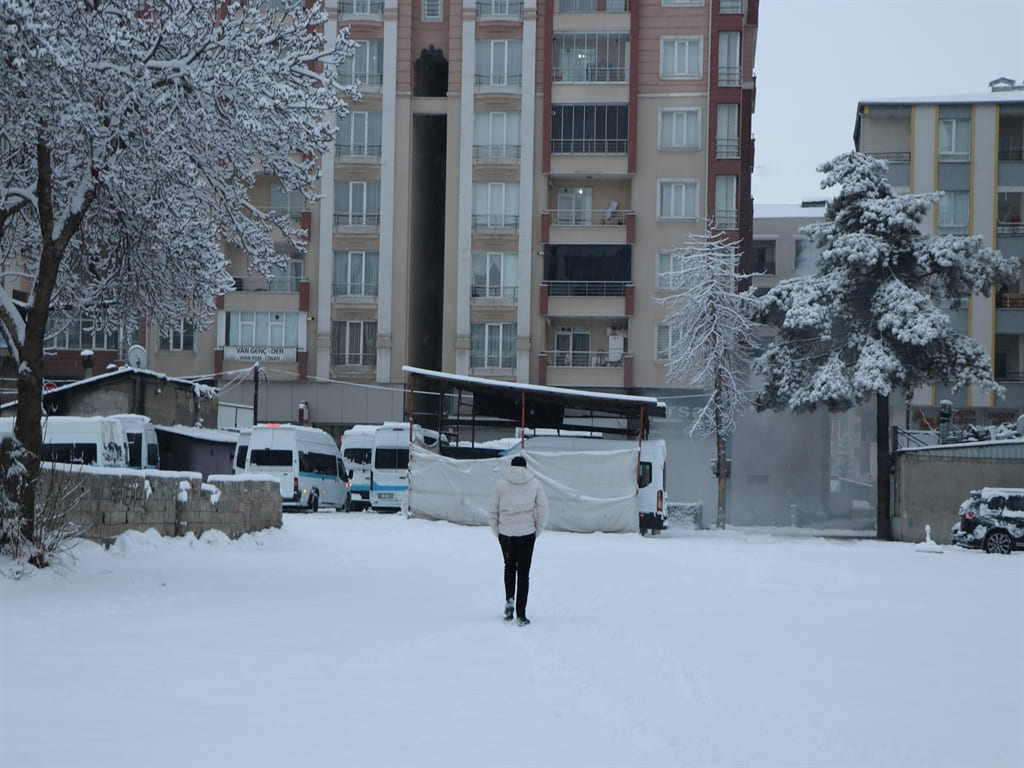 Van’da Kar Yağışı Nedeniyle 493 Yerleşim Yeri Ulaşıma Kapandı