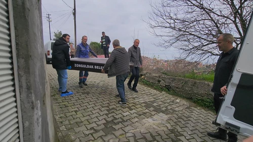 Zonguldak’ta Şüpheli Öl*m İki Çocuk Annesi Evinde Öl* Bulundu