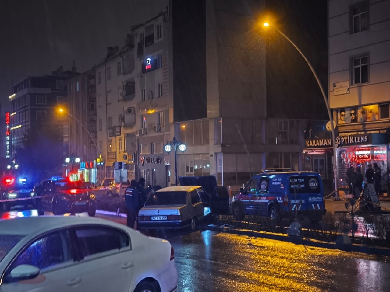 Alkollü Sürücü Polis Aracında İntihara Kalkıştı