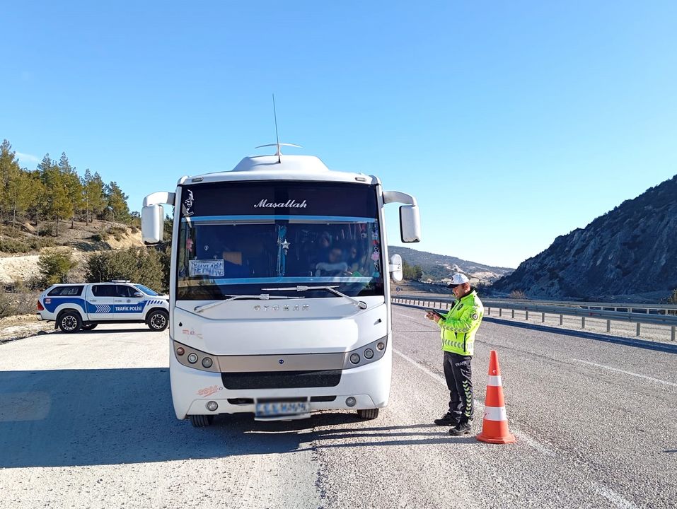 Antalya'da 15 Bin 49 Sürücüye Ceza Kesildi! Trafikte Hıza Ceza Yağdı  2