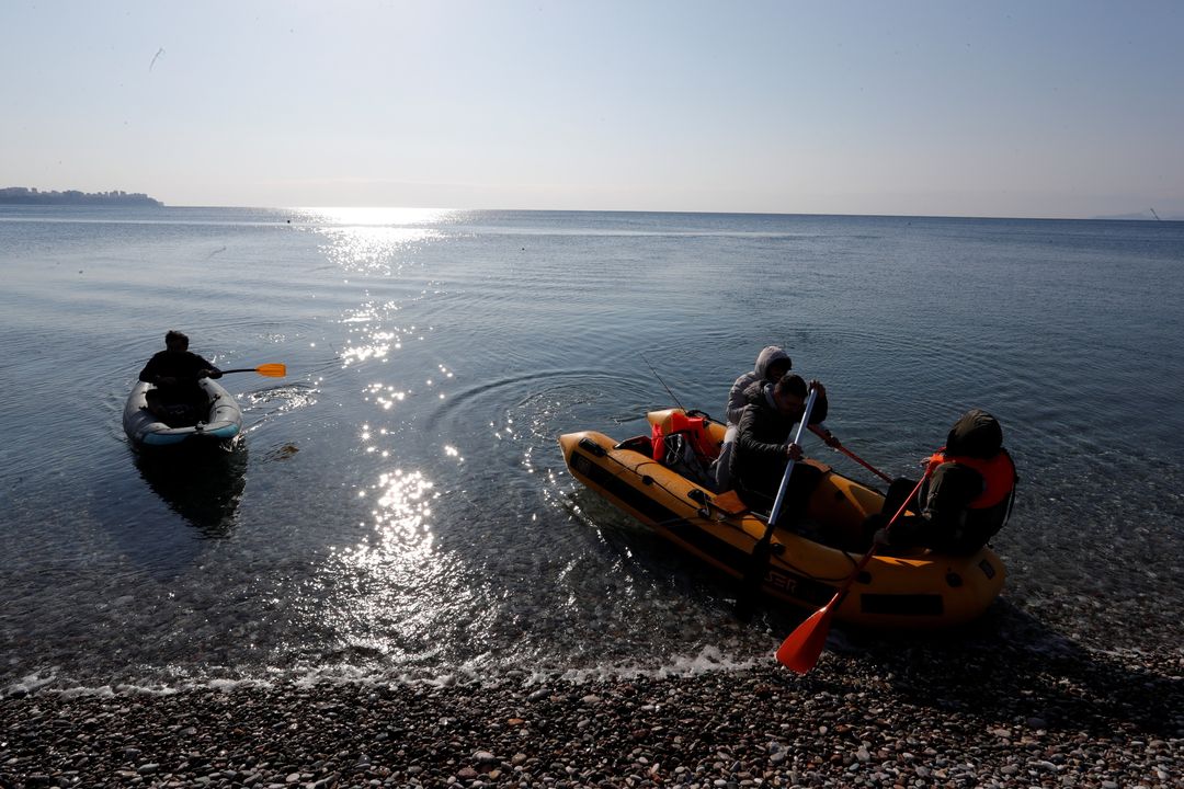 Antalya'da Botla Açılan 3 Kişi Açığa Sürüklendi 3