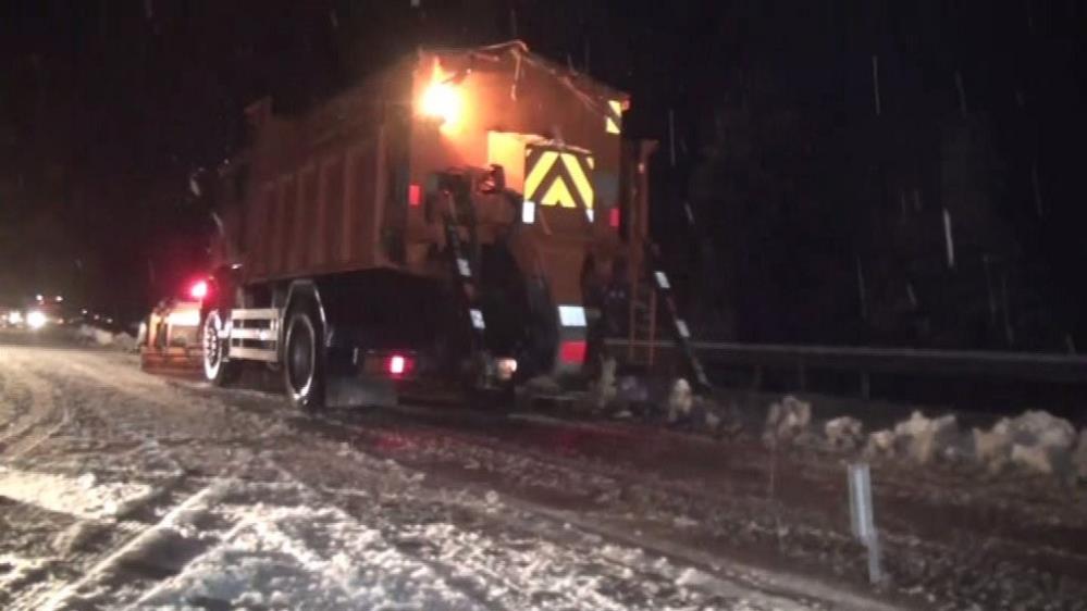 Antalya'da Gece Saatlerinde Kar Yağışı Başladı