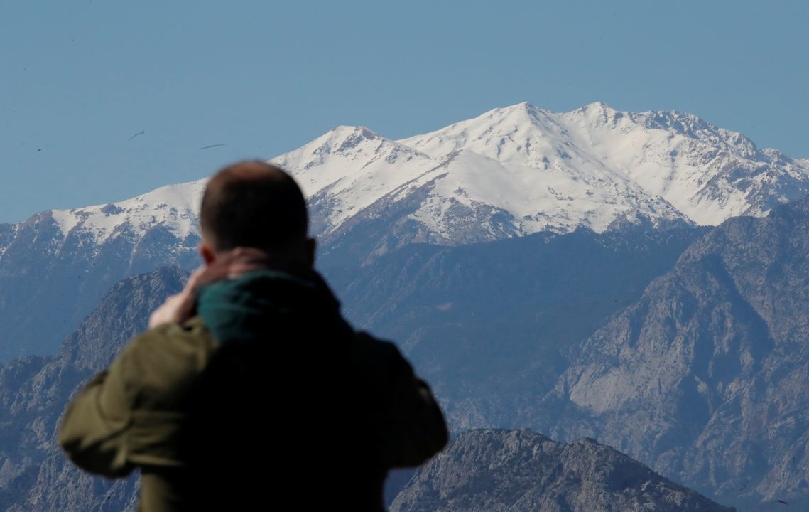 Antalya'da Isınmak İçin Denize Girdiler 4