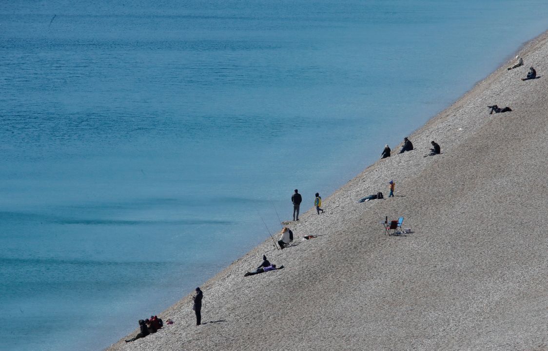 Antalya'da Isınmak İçin Denize Girdiler 6