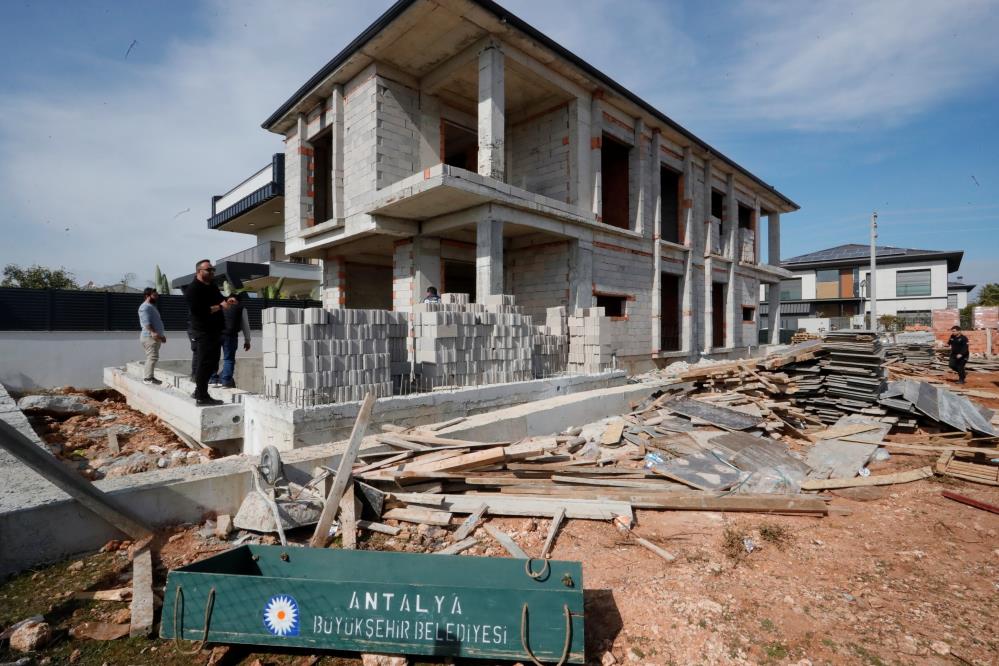 Antalya'da Yardım İçin Geldiği İnşaattan Düşerek Hayatını Kaybetti