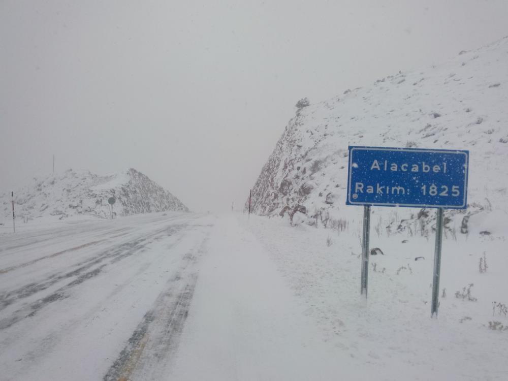 Antalya'da Kar Yağışı Etkili Olmaya Başladı