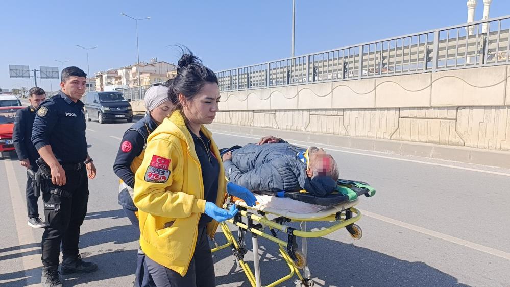 Antalya'da Motosiklet ve Otomobil Çarpıştı! Sürücü 50 Metre Sürüklendi