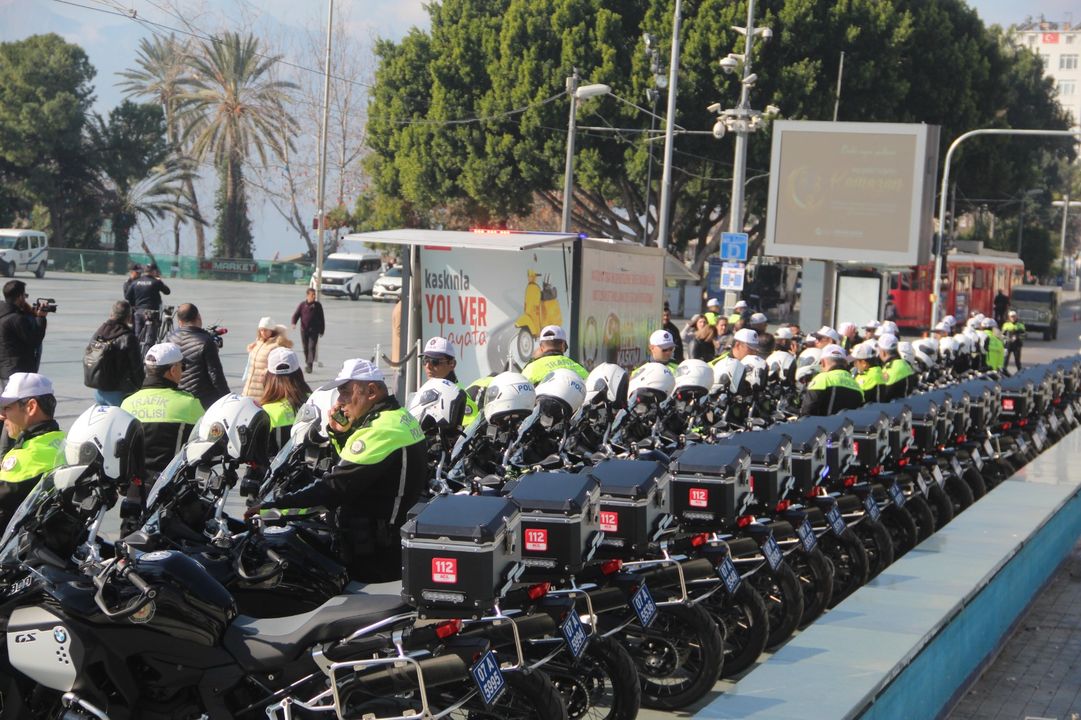 Antalya'da Türkiye'nin İlk Mobil Motosiklet Eğitim Karavanı Hizmete Girdi 3