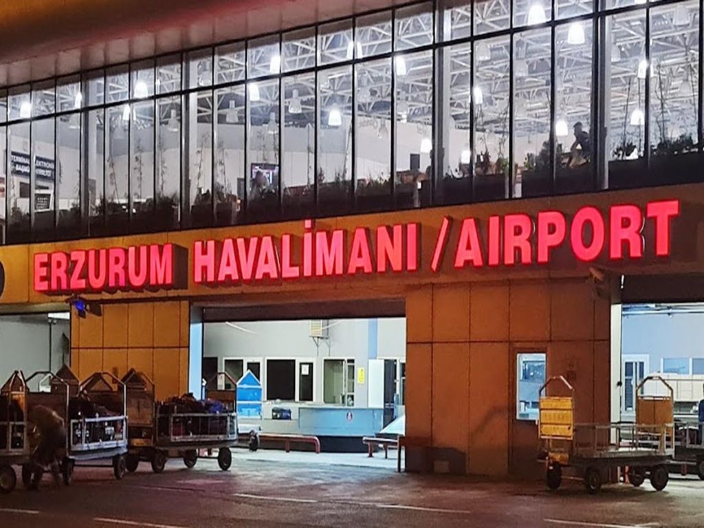 Antalya'dan Kalkış Yapan Uçak Erzurum'a Acil İniş Yaptı