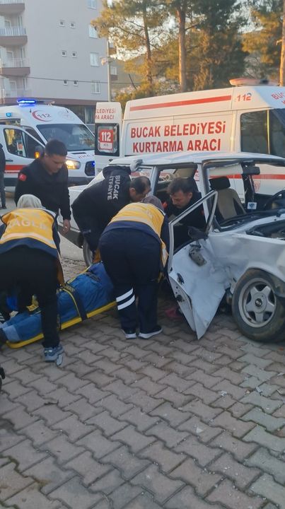 Burdur'da Zincirleme Kaza! Minibüs Sürücüsü Ve 8 Yolcu Yaralandı  4