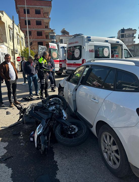 Döşemealtı'nda Otomobille Çarpışan Motosikletteki 2 Kişi Yaralandı 3