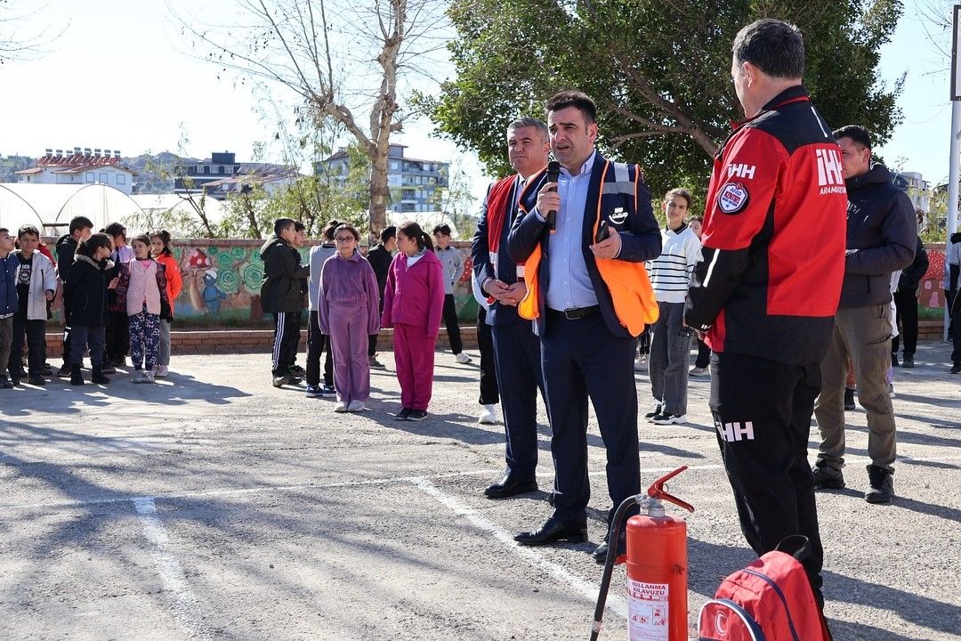 Gazipaşa'da Deprem Tatbikatı! Öğrencilere Afet Eğitimi Verildi 2