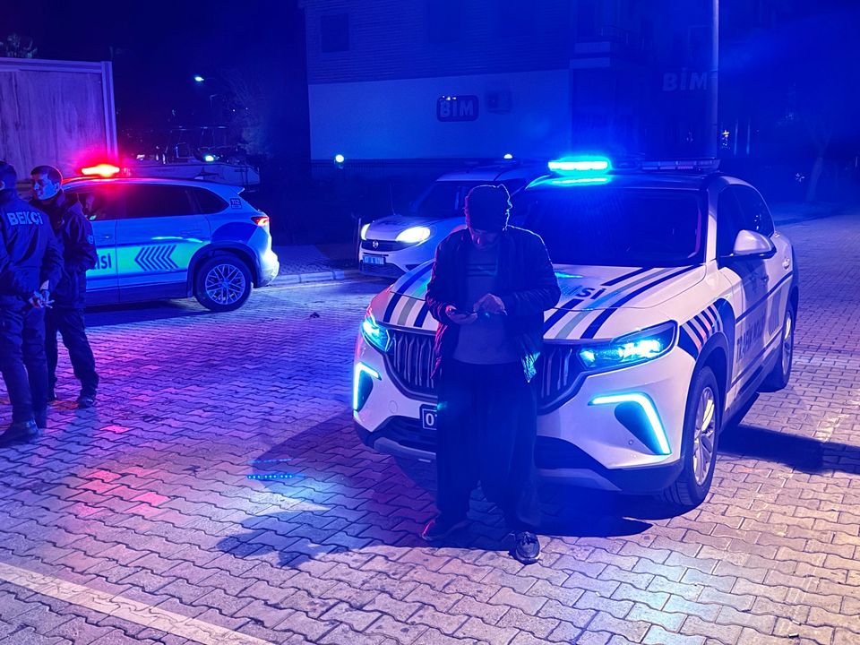 Gazipaşa'da Polis Aracına Çarpan Ehliyetsiz Sürücü Zil Zurna Sarhoş Çıktı 2