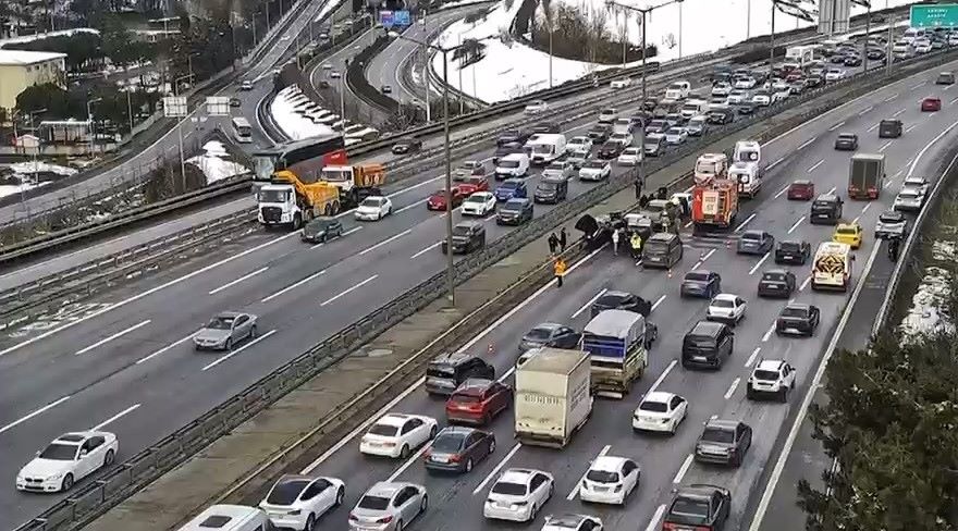 TEM Otoyolu'nda Zincirleme Trafik Kazası! Yaralılar Var 