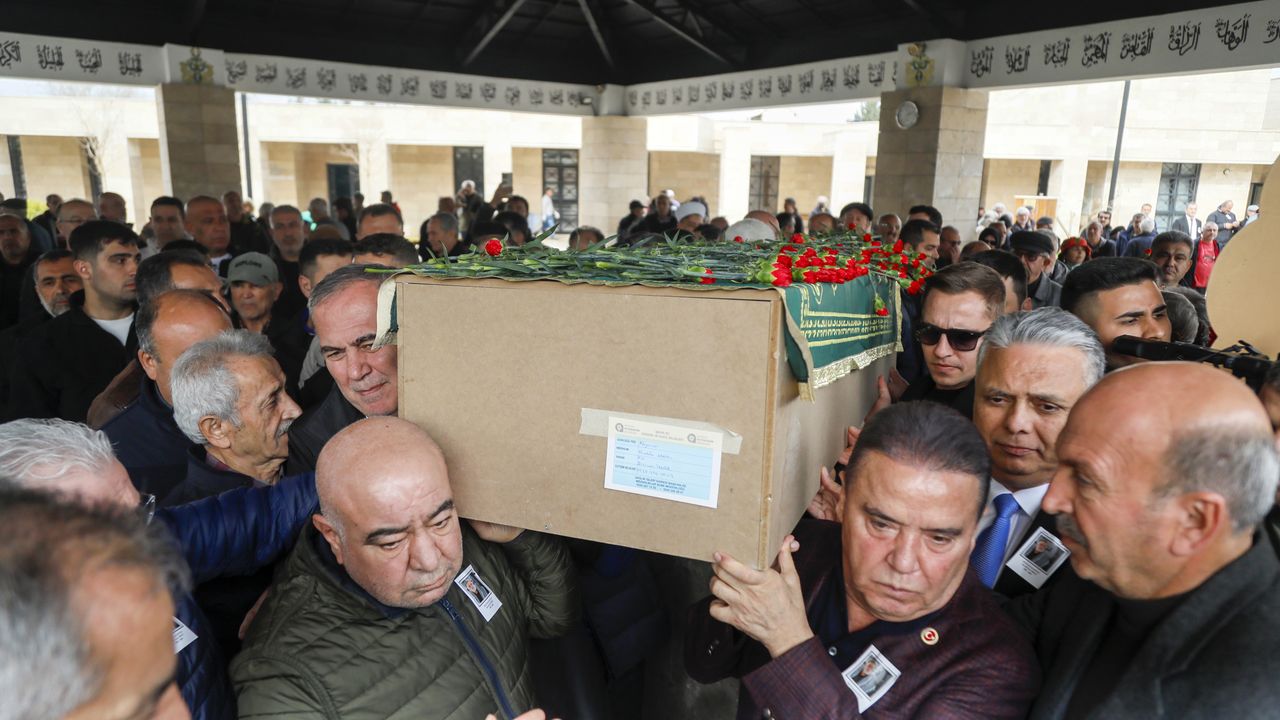 Kahtalı Mıçe Memlekettine Uğurlandı! Adı Antalya'da Yaşayacak 10