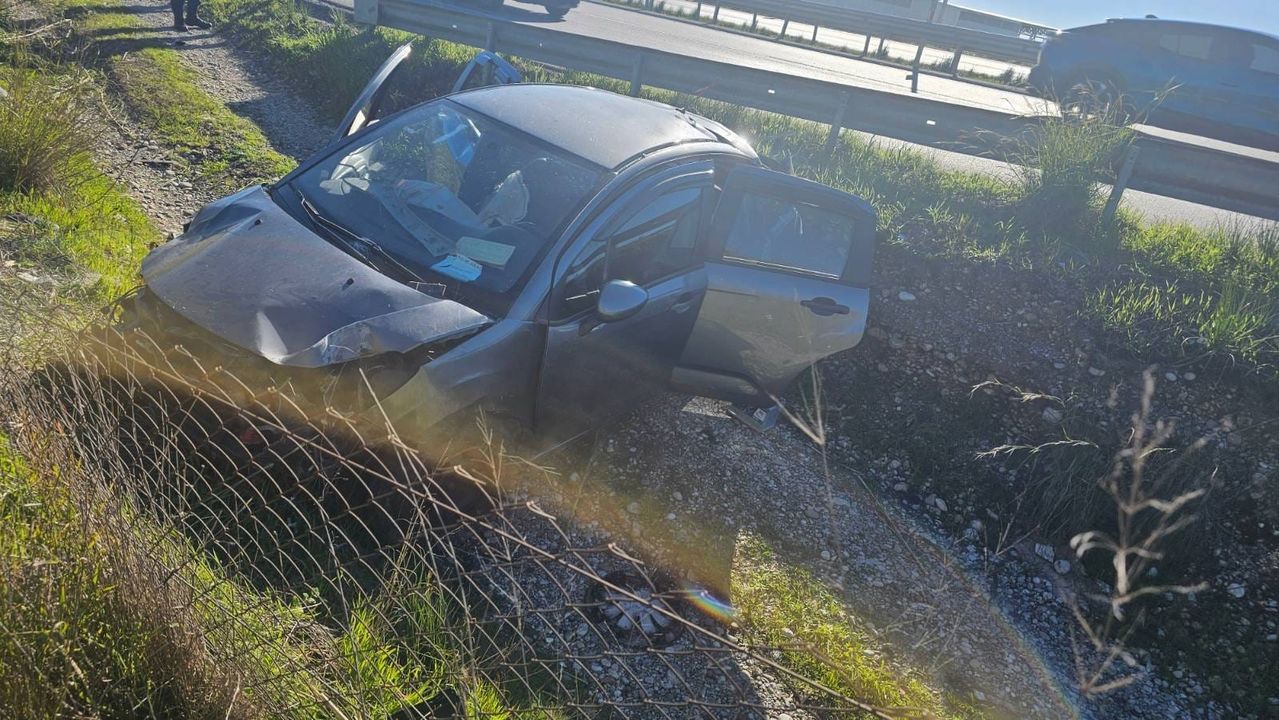 Manavgat Antalya Yolunda Otomobil Şarampole Uçtu  2