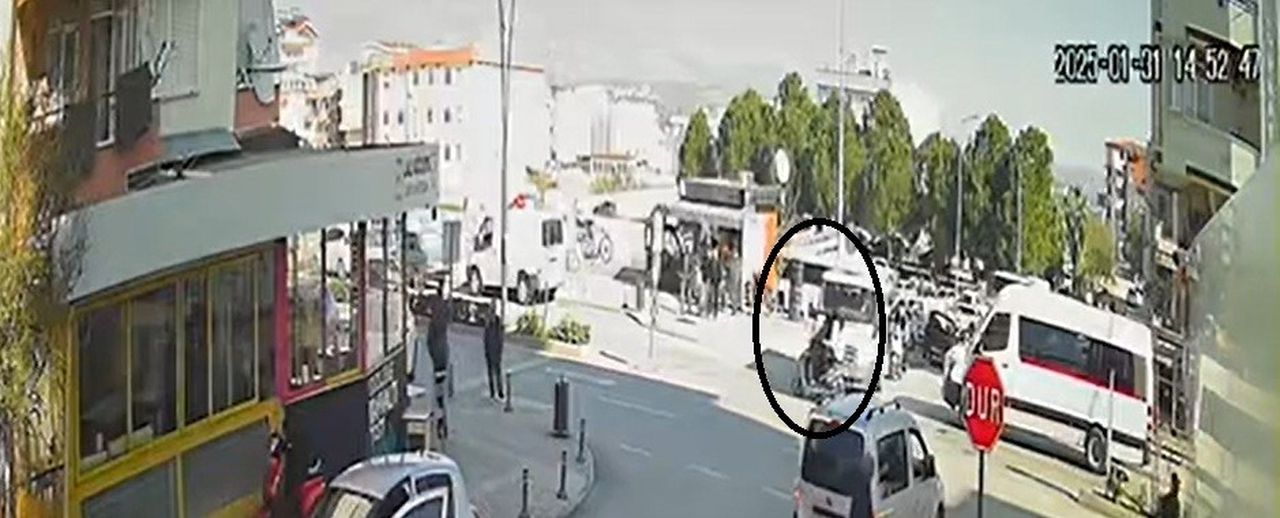 Manavgat'ta Cenaze Aracı Ile Motorlu Bisiklet Çarpıştı!  2