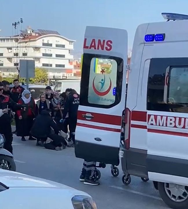 Manavgat'ta Cenaze Aracı Ile Motorlu Bisiklet Çarpıştı!  3