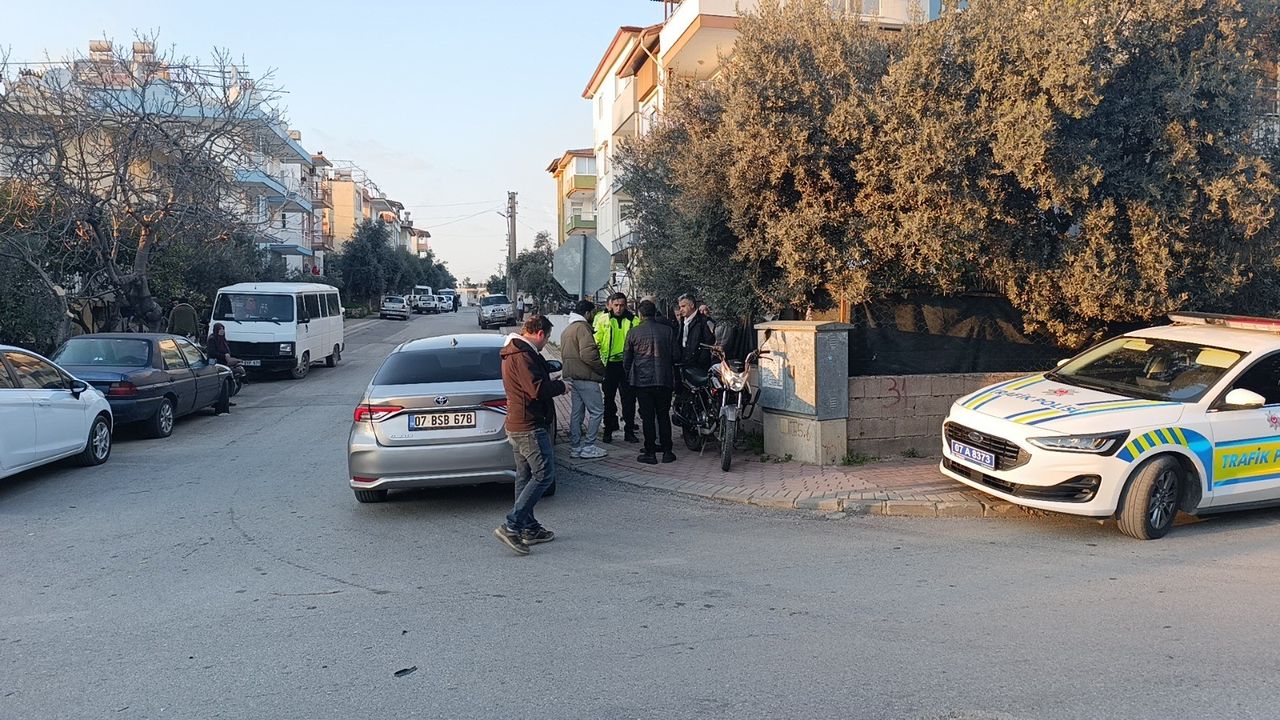 Manavgat'ta Otomobil Ile Motosiklet Çarpıştı 3