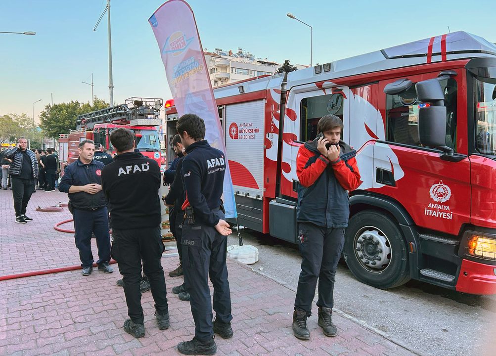 Muratpaşa'da Restoran Yangını Korkuttu 3