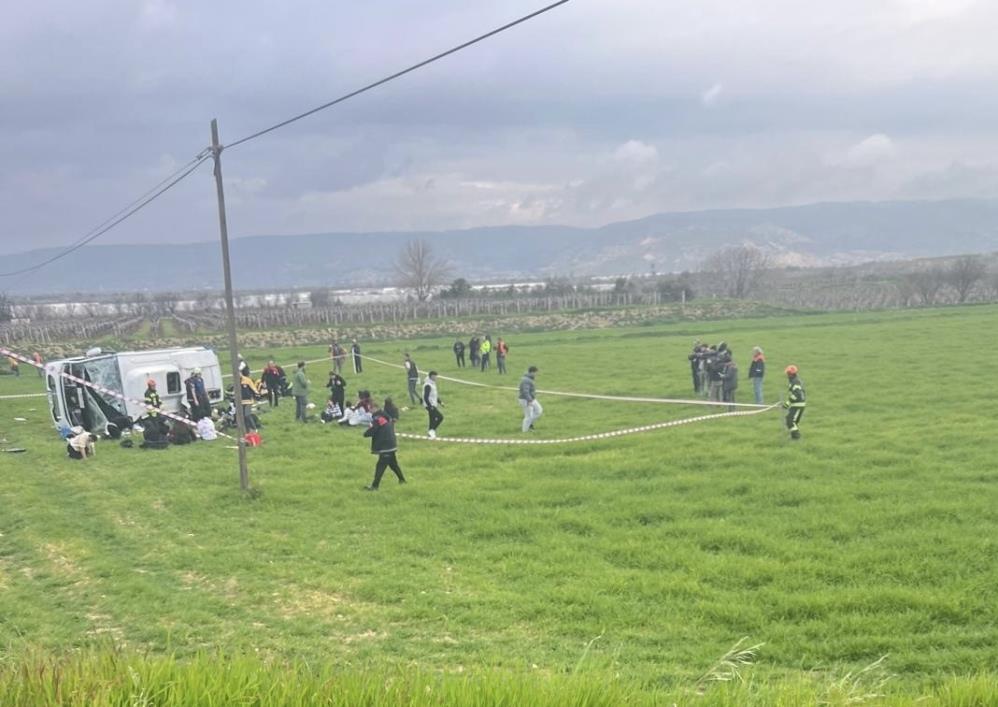 Öğrenci Servisi Tarlaya Devrildi! Öl*ler ve Yaralılar Var