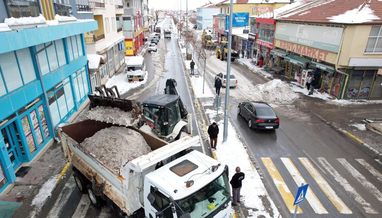 Taşıma Kar Gölleri Ve Toprağı Zehirliyor! Aralarında Eğirdir Gölü De Var 3