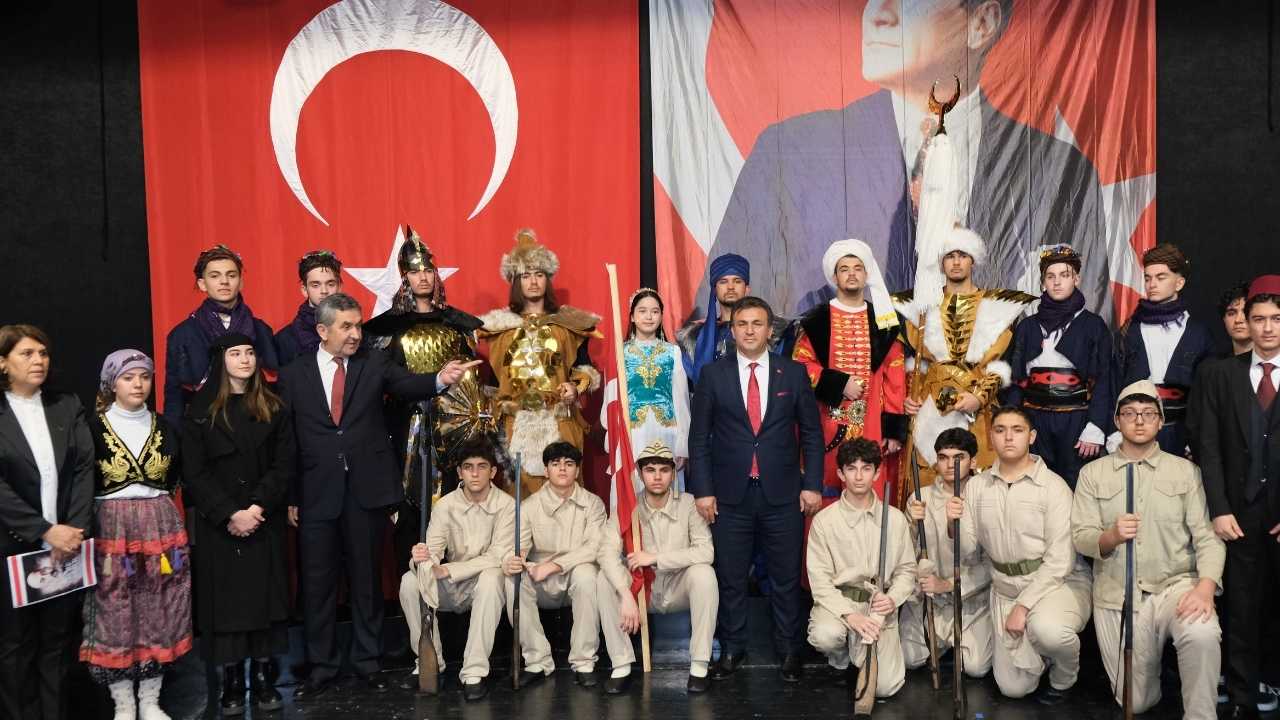 Alanya'da 300 Öğrenciden İstiklal Marşı'na Özel Koreografi 3