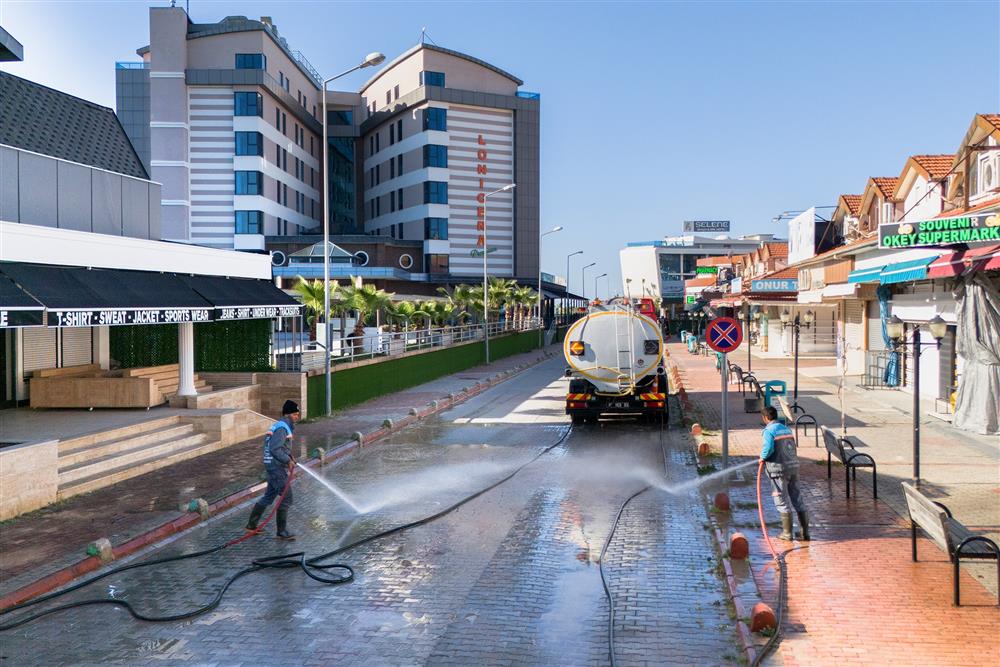 Alanya’da Bayram Öncesi Cadde ve Meydan Temizliği Erken Başladı