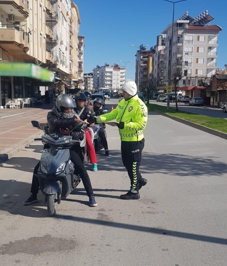 Antalya Emniyetinden Trafik Denetimi! 103 Araca Ceza Kesildi