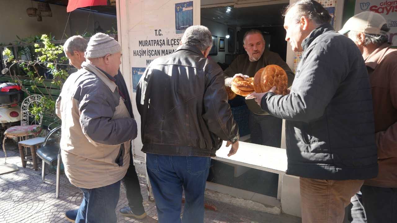 Antalya Haşimi̇şcan'da Günde 650 Pide Dağıtılıyor 3