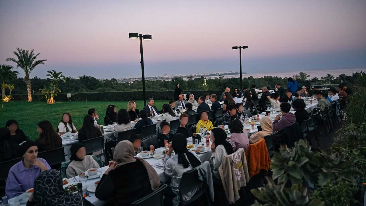 Antalya Valisi Yetimler Günü'nde Çocuklarla İftarda Buluştu 4