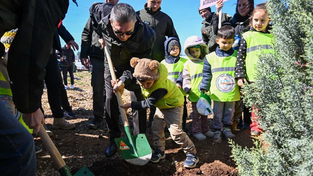 Antalya'da 5 Bin 500 Fidan Toprakla Buluştu 4