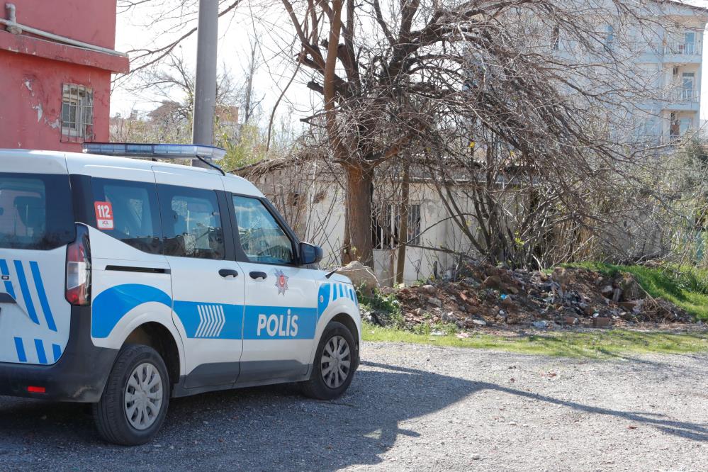 Antalya’da Boş Arazide Bir Genç Öl* Bulundu