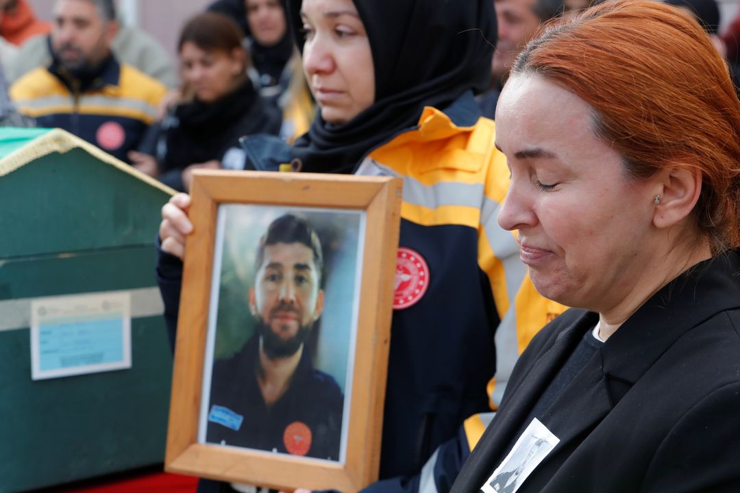 Antalya'da Darp Edilen Sağlıkçı Hayata 3 Gün Tutunabildi 5